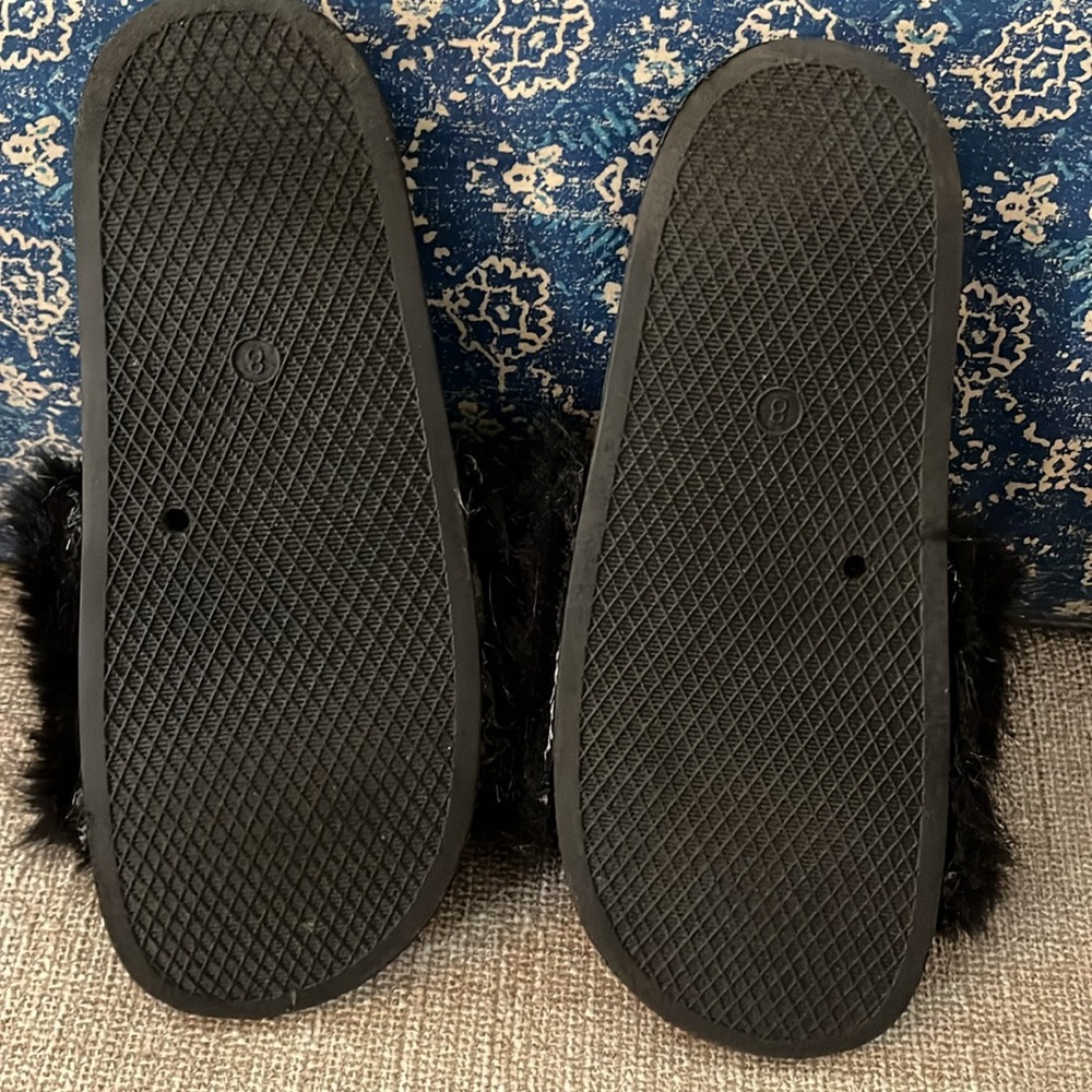 Urban outfitters black fuzzy slippers, size 8 - Picture 3 of 5